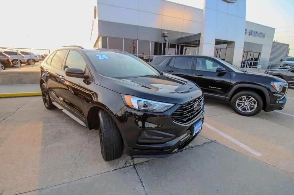 Used 2024 Ford Edge SE SUV