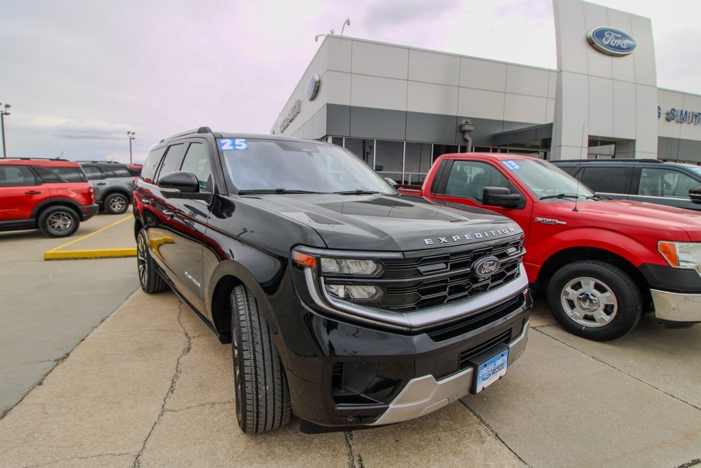 Used 2025 Ford Expedition Platinum with VIN 1FMJU1M84SEA36838 for sale in Kansas City