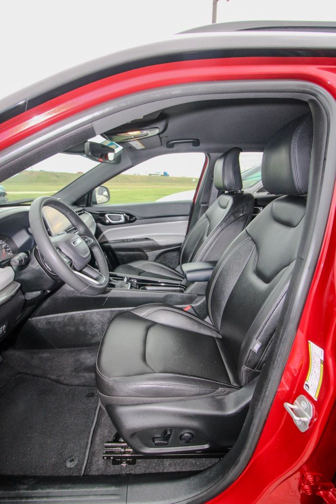 2025 Jeep Compass Limited - Photo 13
