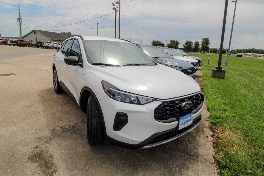 2025 Ford Escape ST-Line photo 2