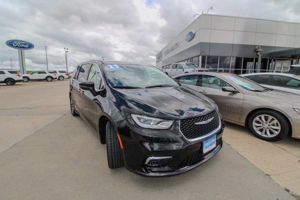 Used 2023 Chrysler Pacifica Hybrid Touring L with VIN 2C4RC1L72PR622046 for sale in Kansas City
