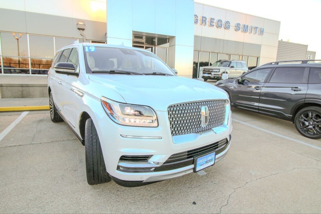 Used 2019 Lincoln Navigator Reserve with VIN 5LMJJ2LT2KEL16730 for sale in Kansas City