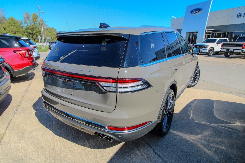 2025 Lincoln Aviator Reserve photo 3