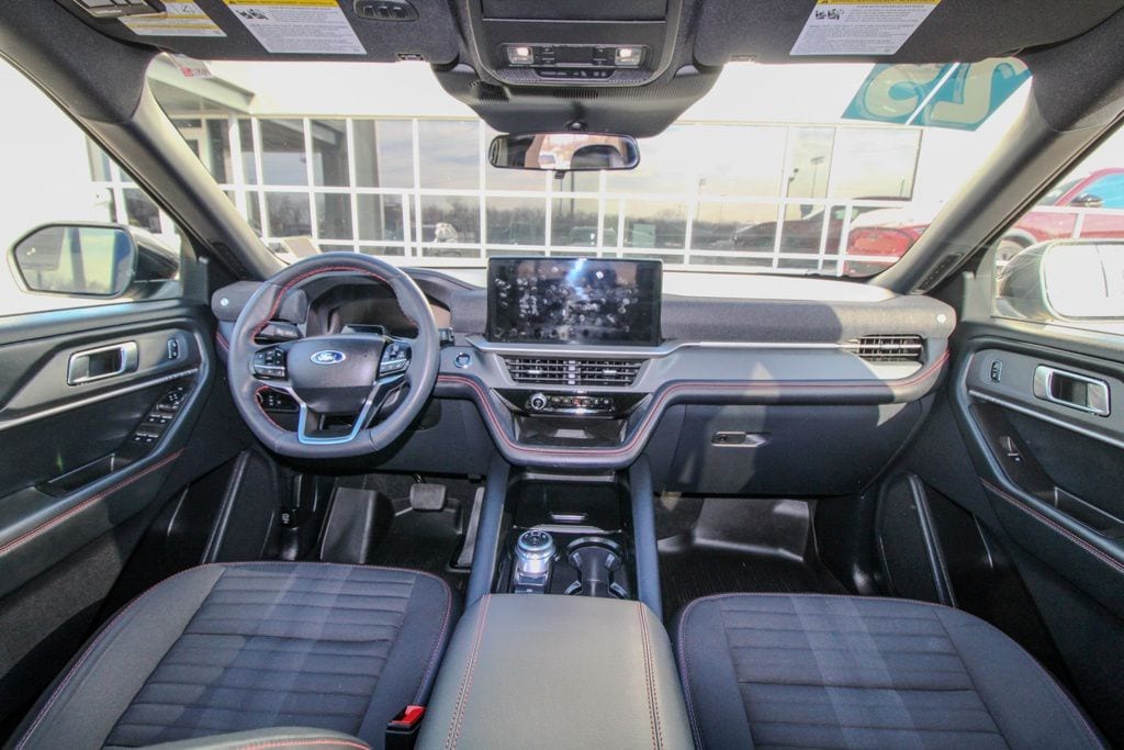 2025 Ford Explorer ST-LINE - Photo 12