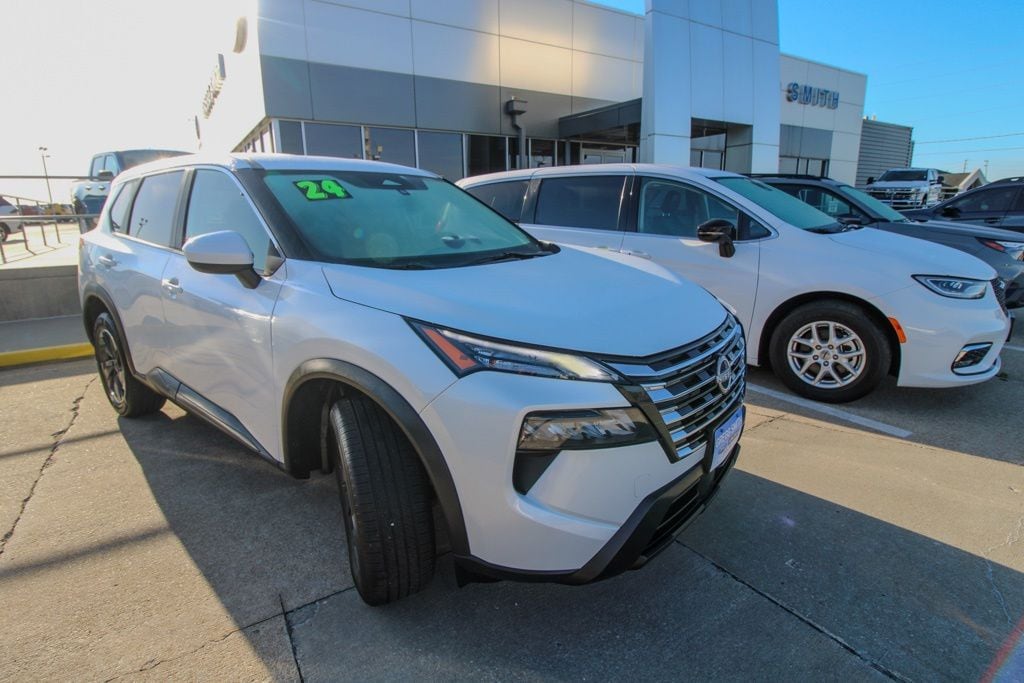 Used 2024 Nissan Rogue SV with VIN 5N1BT3BA4RC693671 for sale in Kansas City