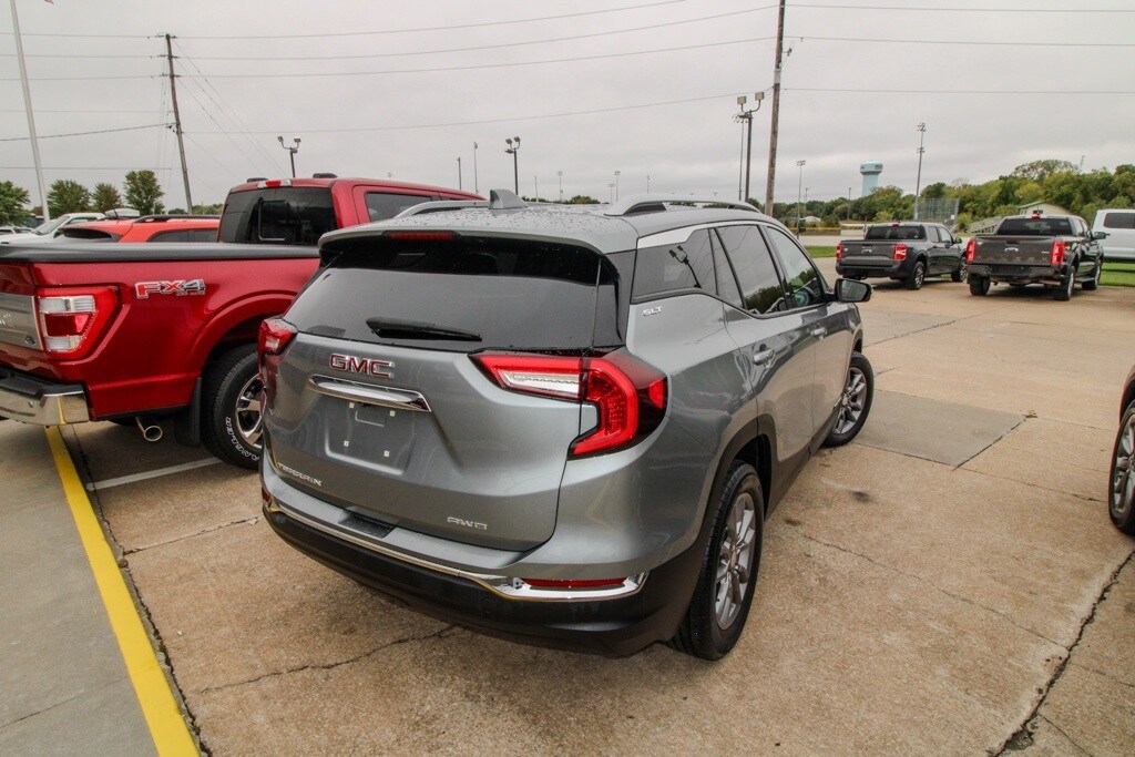 2024 Gmc Terrain SLT photo 3