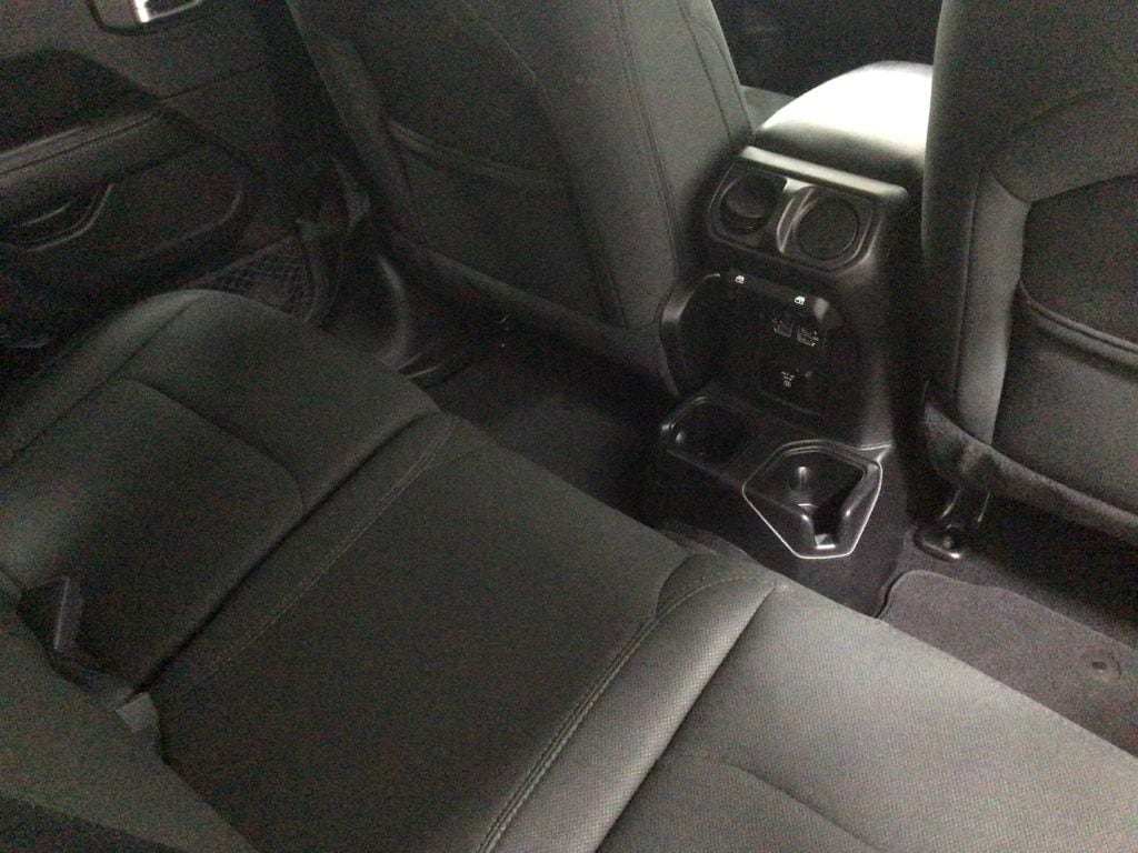 2020 Jeep Wrangler Unlimited Sahara - Photo 28