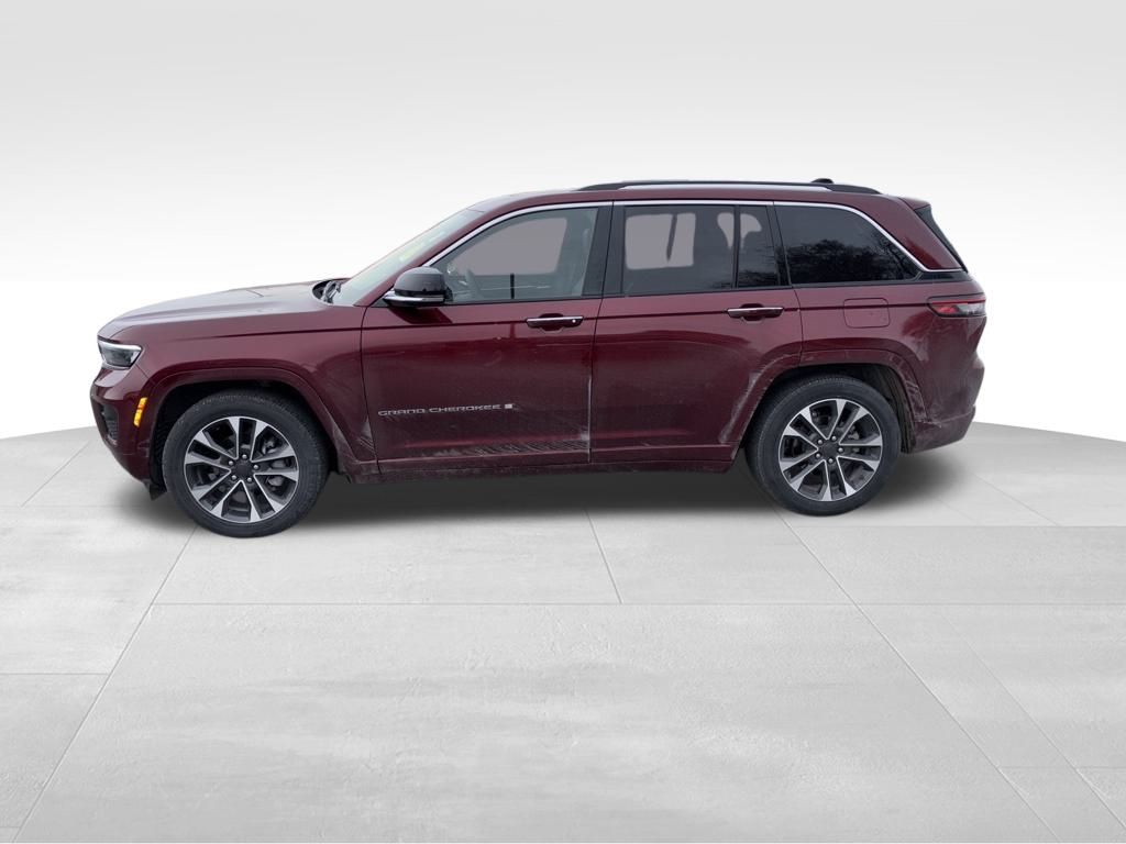 2023 Jeep Grand Cherokee Overland photo 2