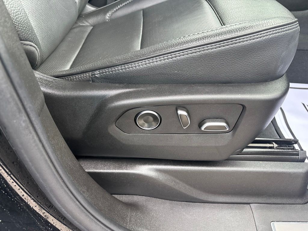 2024 GMC Yukon Denali - Photo 47