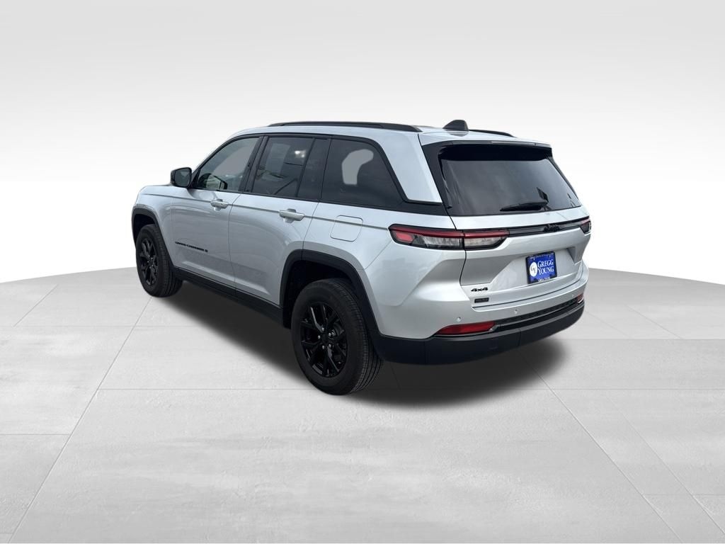 Used 2025 Jeep Grand Cherokee Laredo SUV
