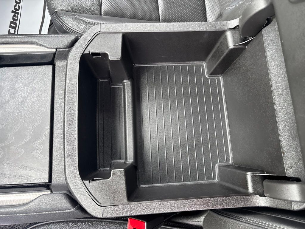 2024 GMC Yukon Denali - Photo 31