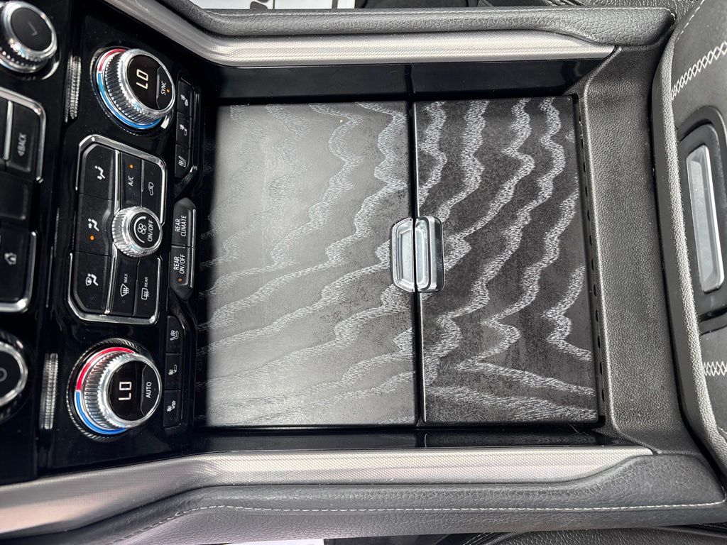 2024 GMC Yukon Denali - Photo 28