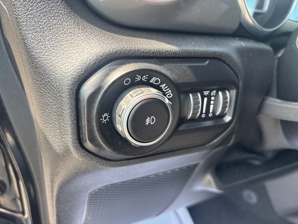 2020 Jeep Wrangler Unlimited Sahara - Photo 19