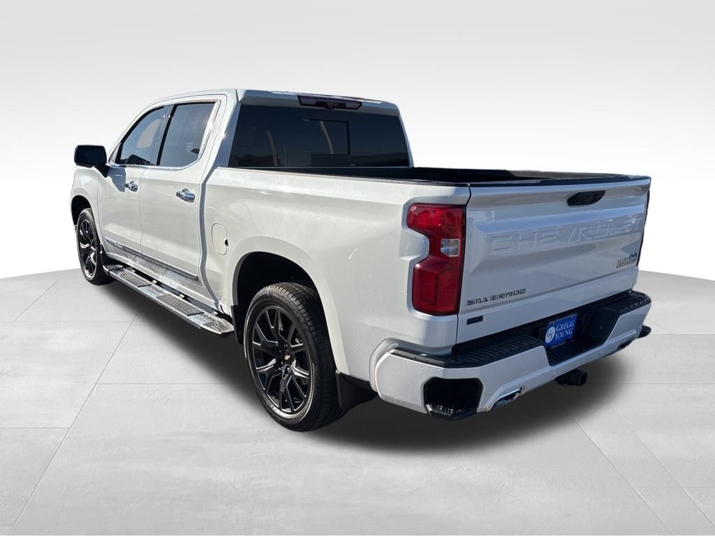 2024 Chevrolet Silverado 1500 High Country photo 3