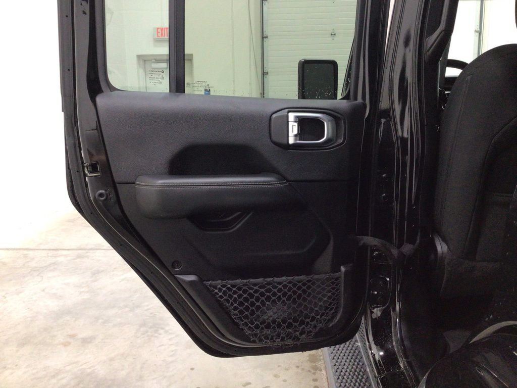 2020 Jeep Wrangler Unlimited Sahara - Photo 21