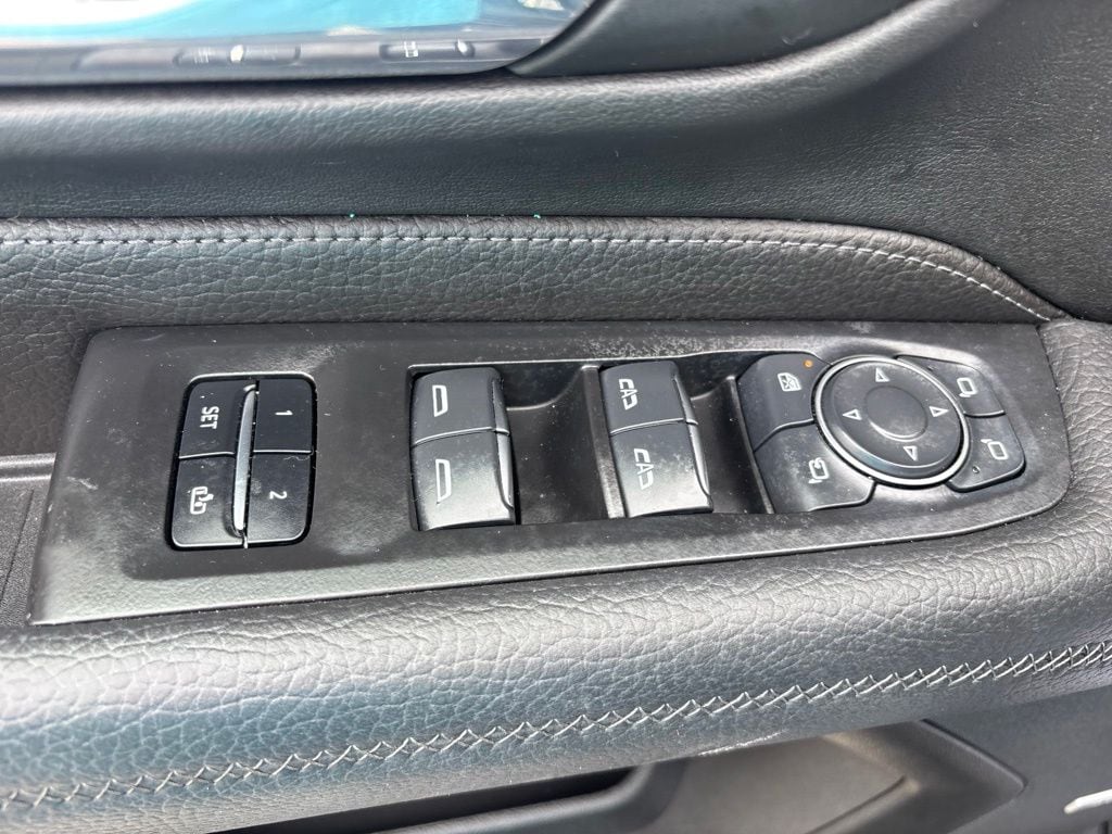 2024 GMC Yukon Denali - Photo 18