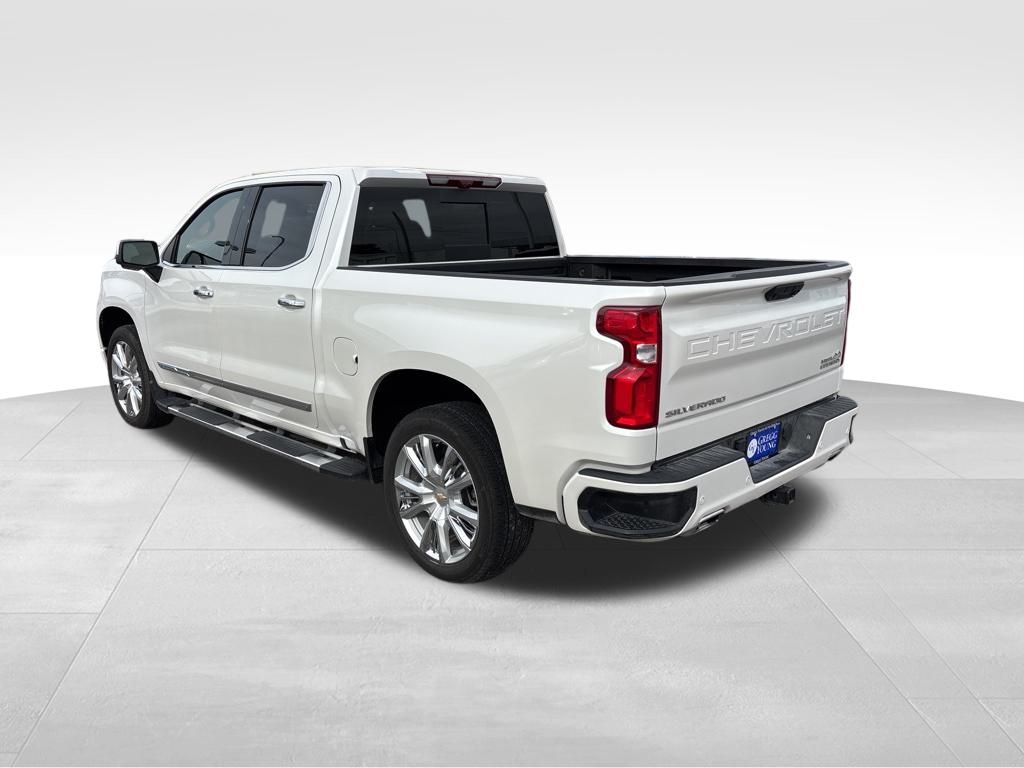 2025 Chevrolet Silverado 1500 High Country photo 3