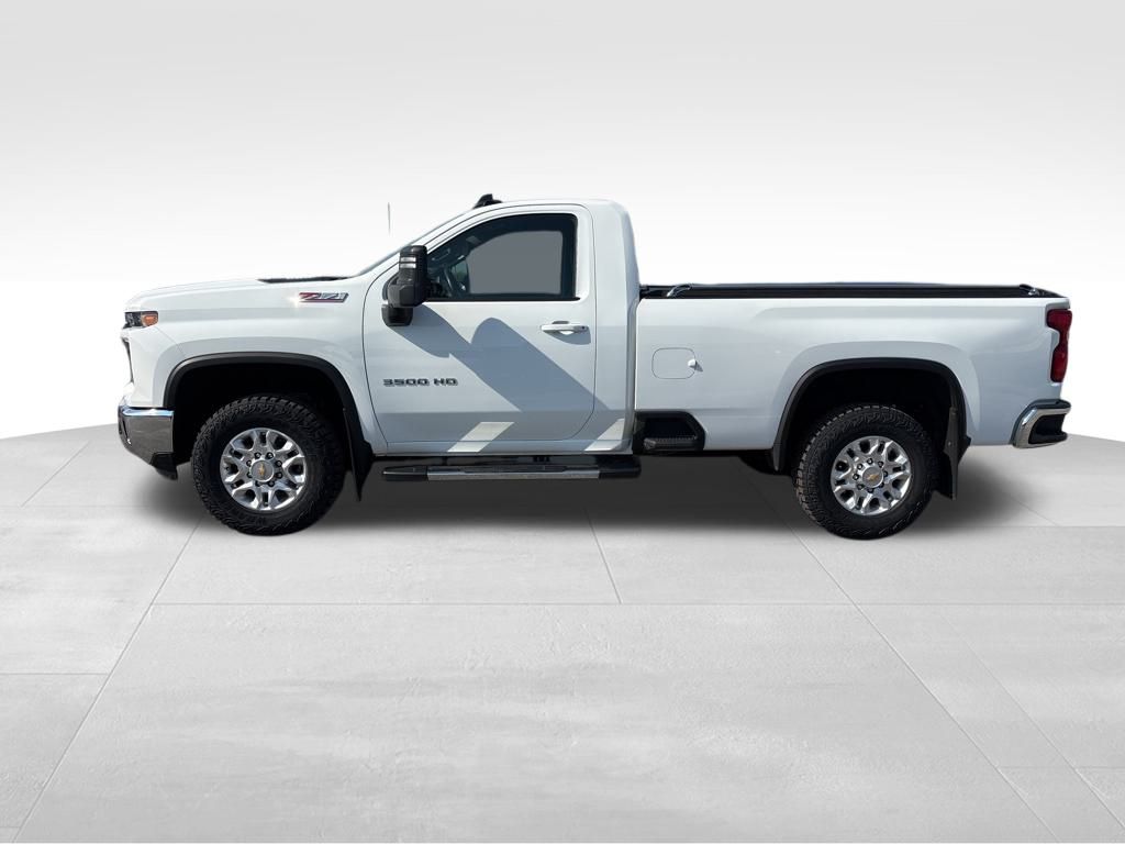 2024 Chevrolet Silverado 3500HD LT photo 2