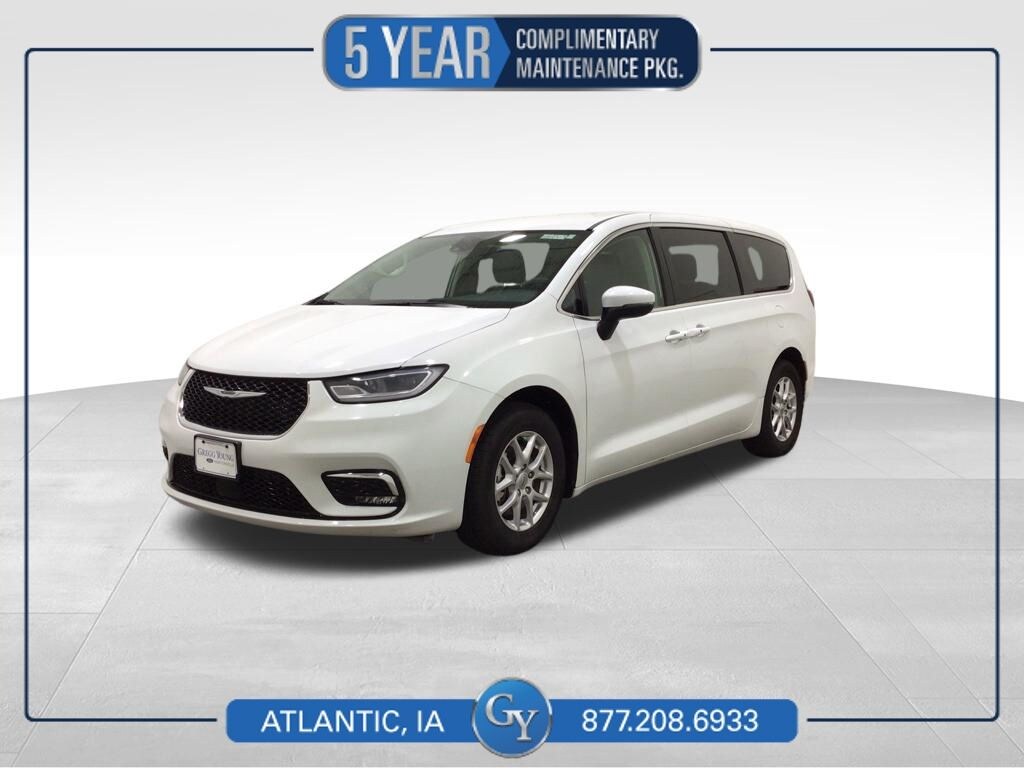 Used 2023 Chrysler Pacifica Touring L Van Passenger Van