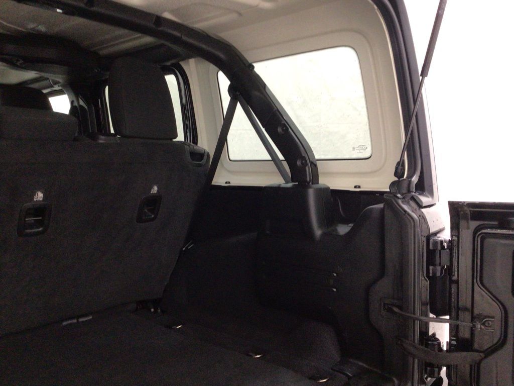 2020 Jeep Wrangler Unlimited Sahara - Photo 25