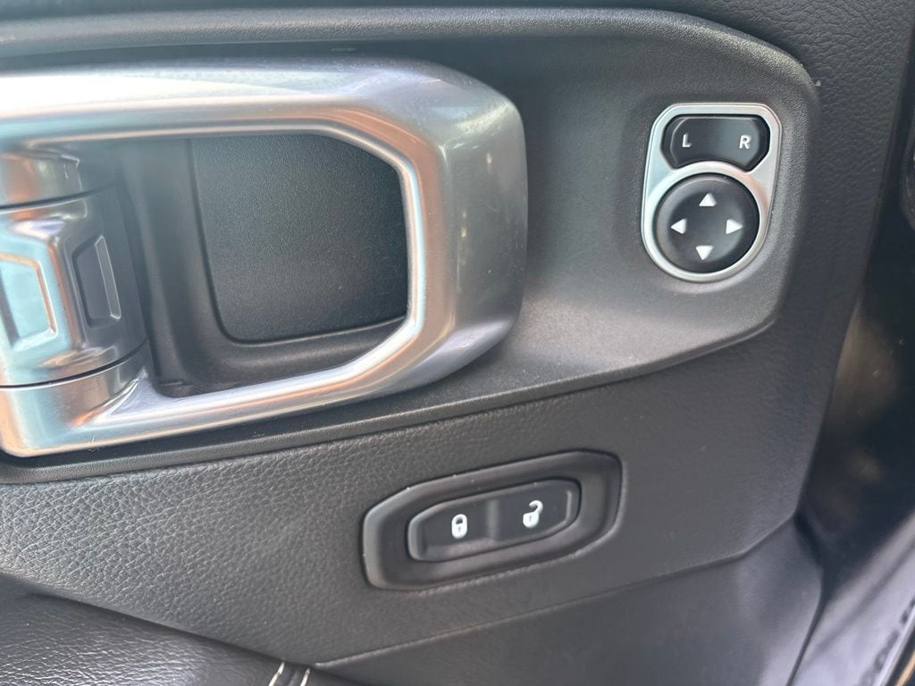 2020 Jeep Wrangler Unlimited Sahara - Photo 18