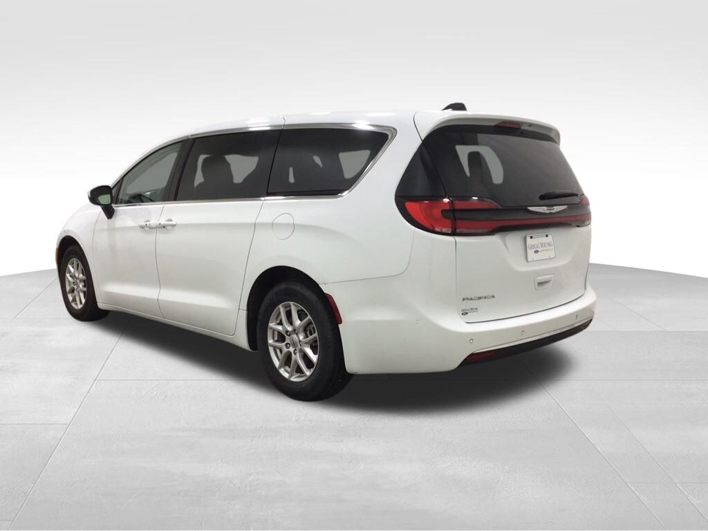 Used 2023 Chrysler Pacifica Touring L Van Passenger Van