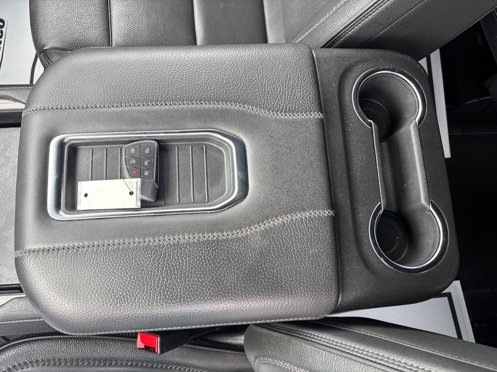2024 GMC Yukon Denali - Photo 29