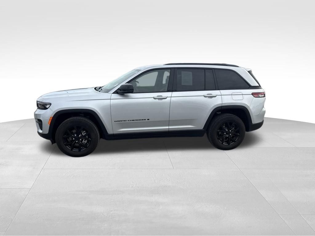 Used 2025 Jeep Grand Cherokee Laredo SUV