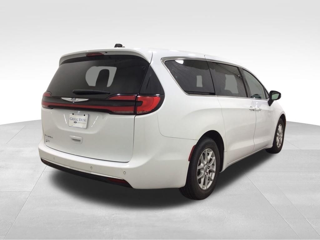 Used 2023 Chrysler Pacifica Touring L Van Passenger Van