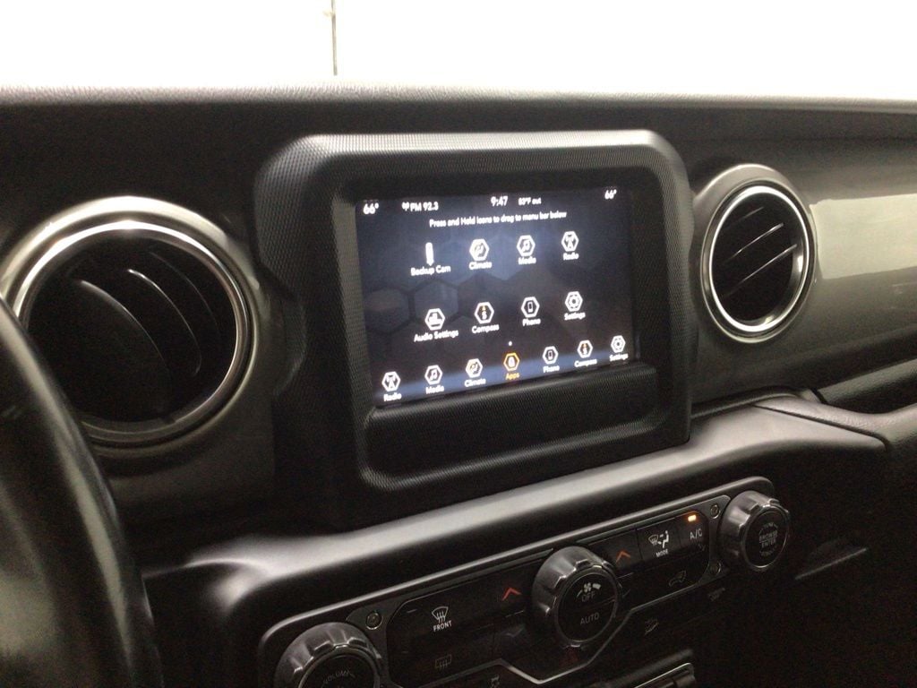 2020 Jeep Wrangler Unlimited Sahara - Photo 14
