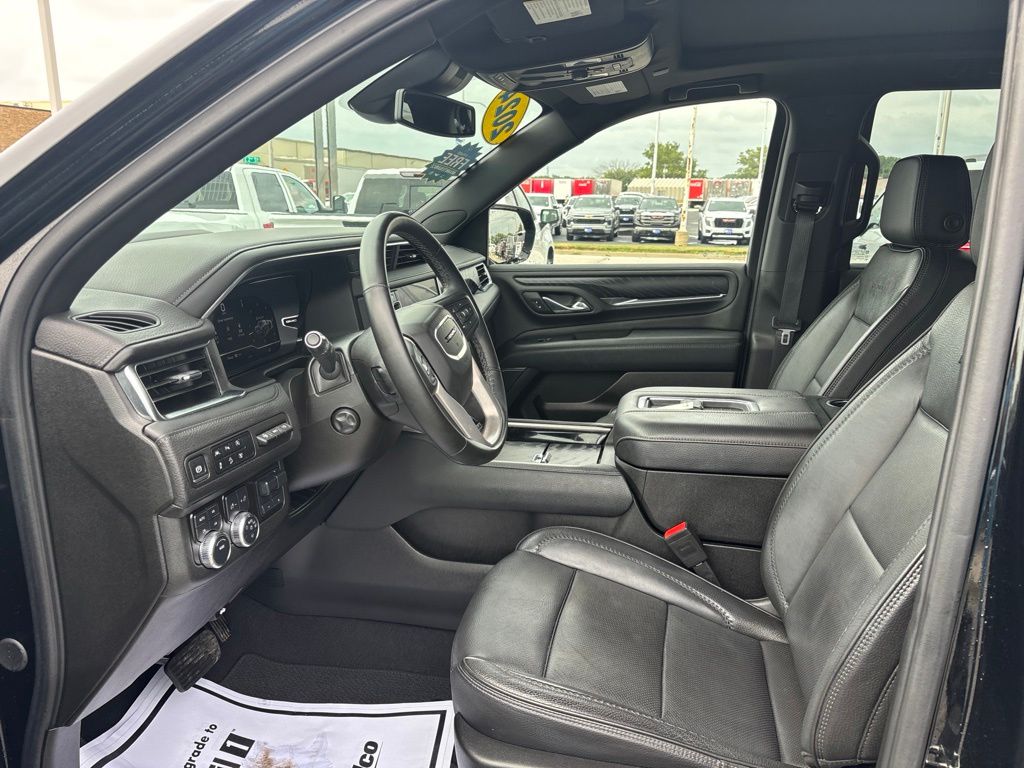 2024 GMC Yukon Denali - Photo 16