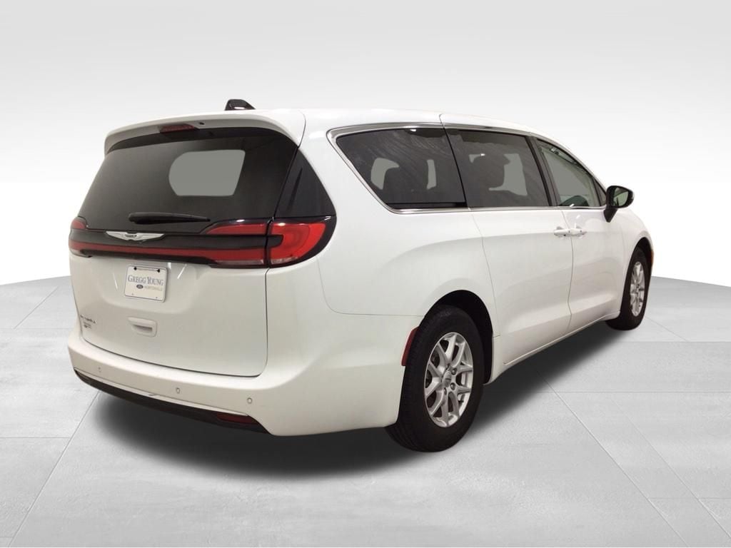 Used 2023 Chrysler Pacifica Touring L Van Passenger Van