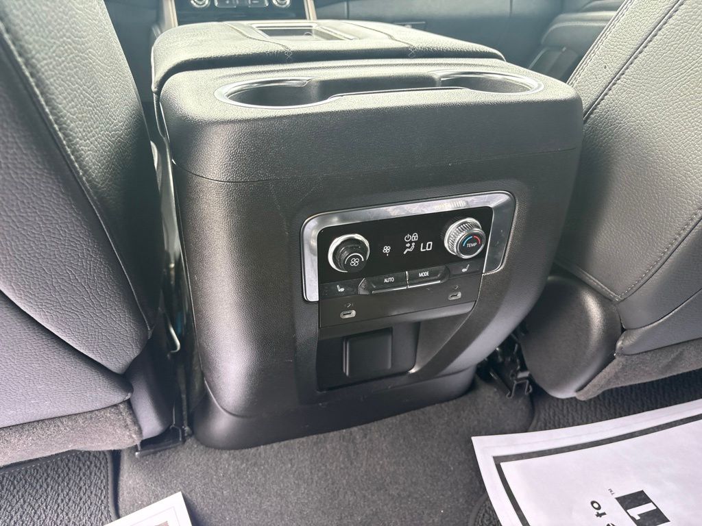 2024 GMC Yukon Denali - Photo 37