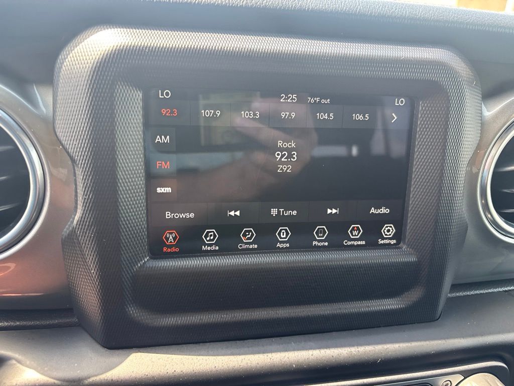 2020 Jeep Wrangler Unlimited Sahara - Photo 26