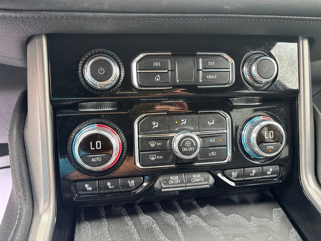 2024 GMC Yukon Denali - Photo 27