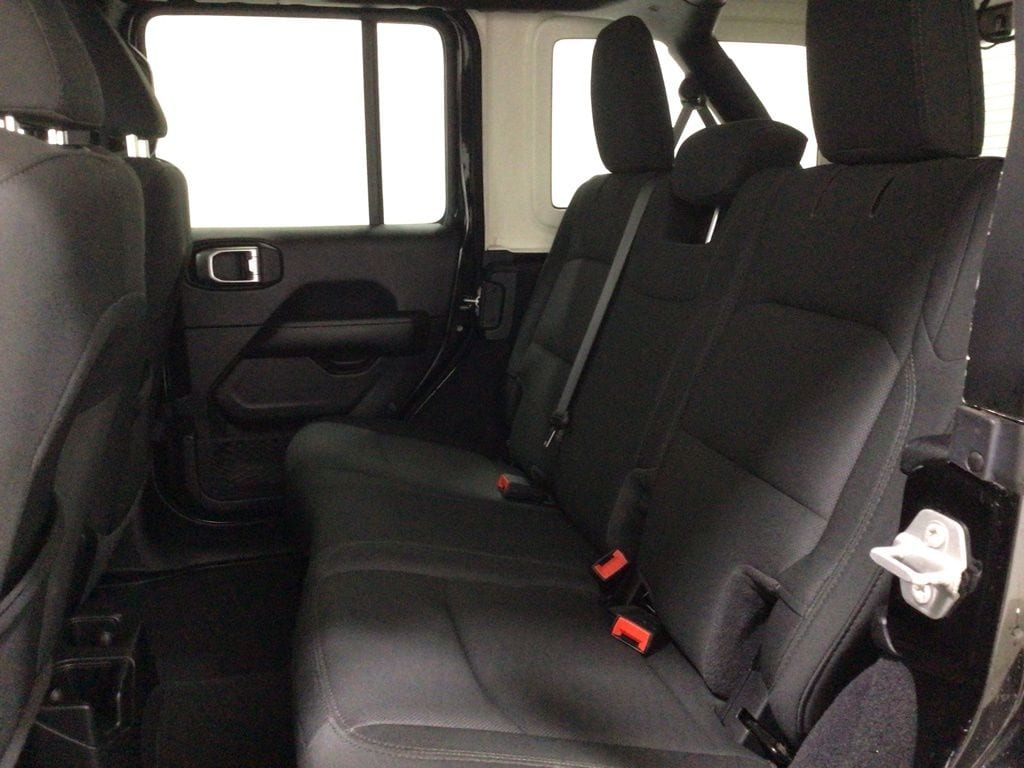 2020 Jeep Wrangler Unlimited Sahara - Photo 20