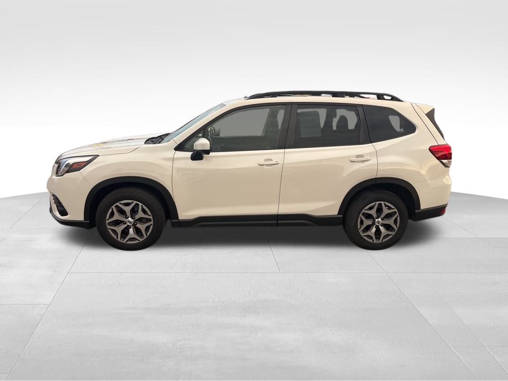 2022 Subaru Forester Premium photo 2