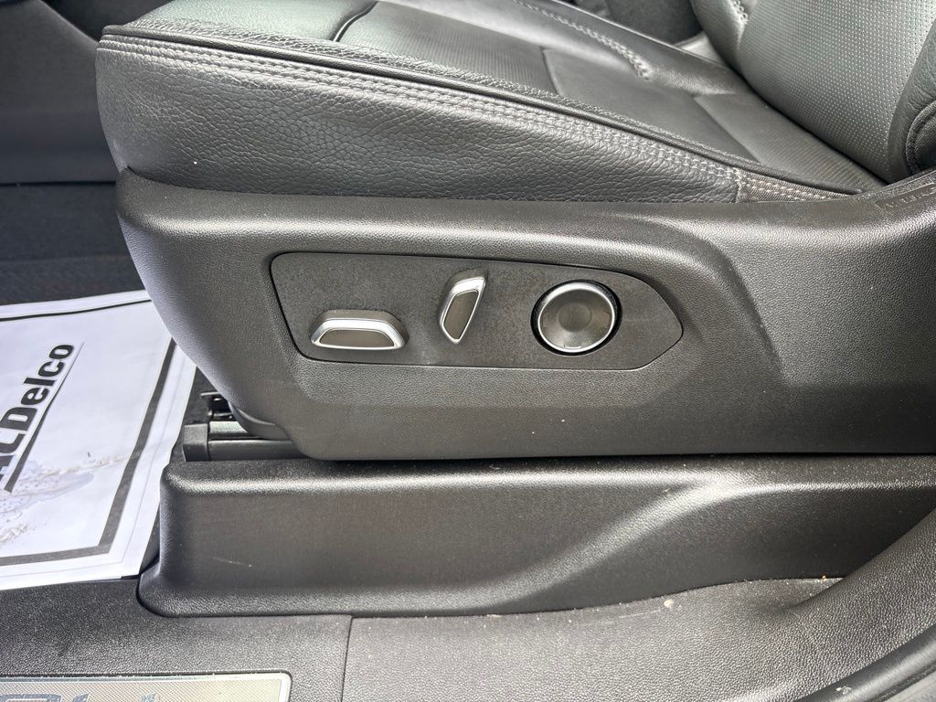 2024 GMC Yukon Denali - Photo 21