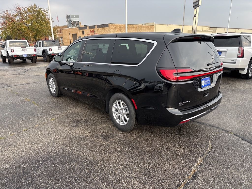 New 2026 Chrysler Pacifica SELECT Passenger Van