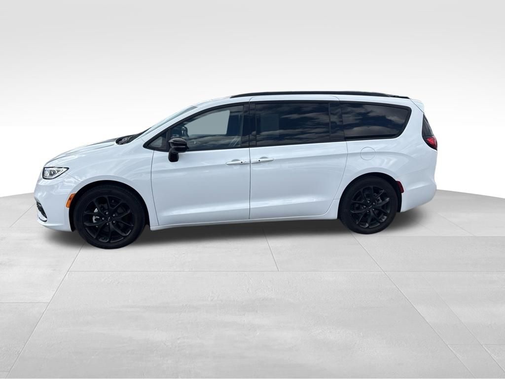 Used 2025 Chrysler Pacifica