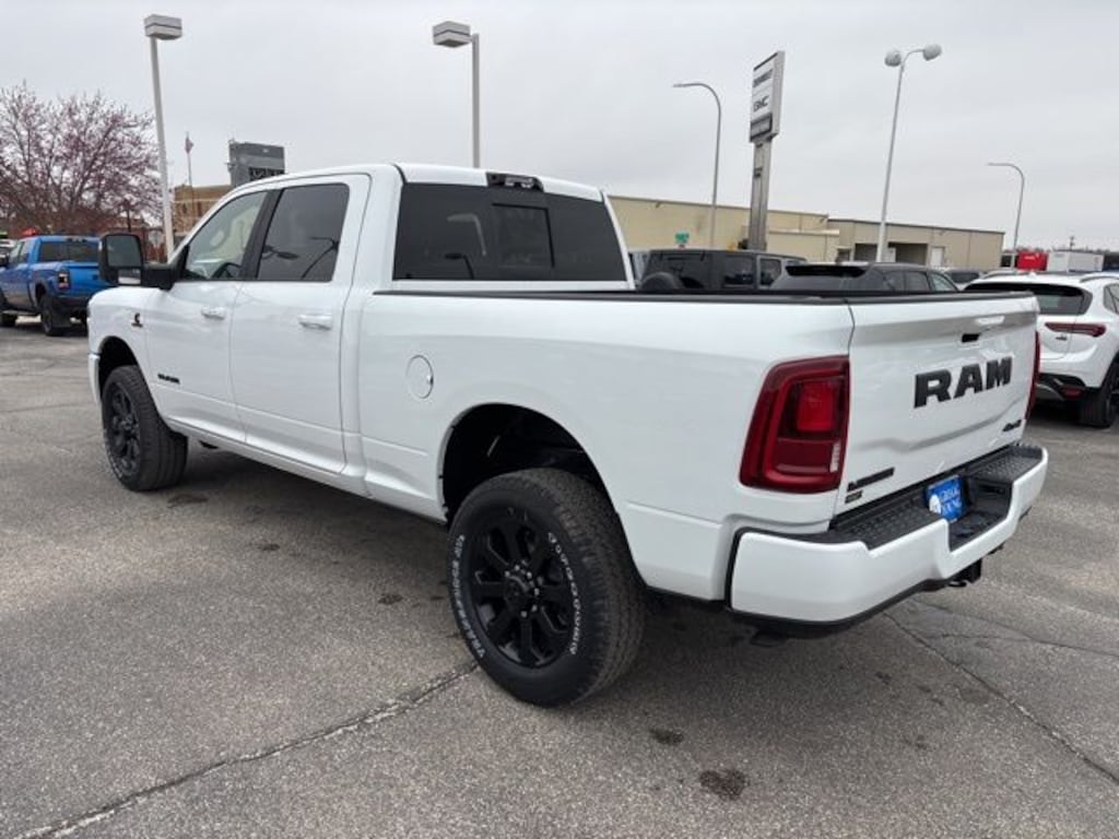 New 2025 Ram 2500 LARAMIE CREW CAB 4X4 6'4 BOX Pickup