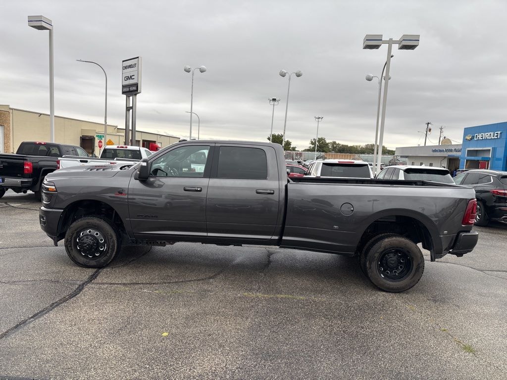 New 2025 Ram 3500 LARAMIE CREW CAB 4X4 8' BOX Pickup