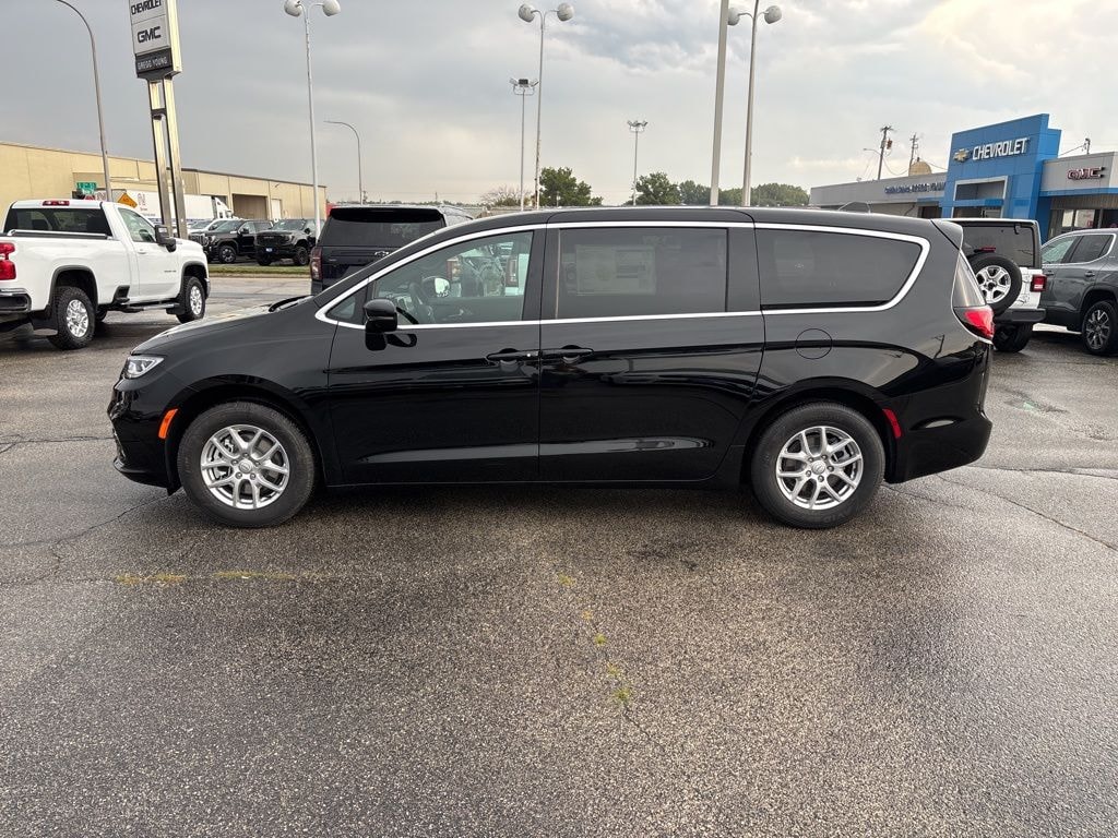 New 2026 Chrysler Pacifica SELECT Passenger Van