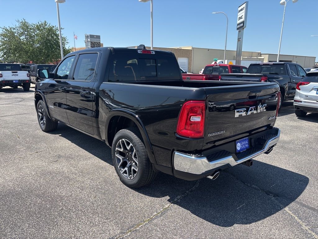 New 2025 Ram 1500 LARAMIE CREW CAB 4X4 5'7 BOX Pickup