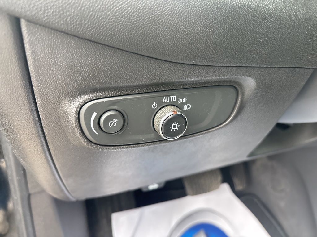 2022 Chevrolet Equinox LT - Photo 19