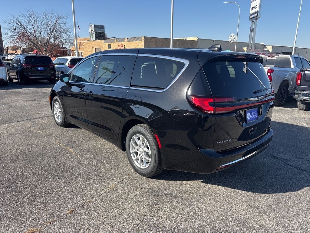 New 2026 Chrysler Pacifica SELECT Passenger Van