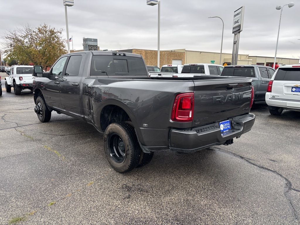 New 2025 Ram 3500 LARAMIE CREW CAB 4X4 8' BOX Pickup