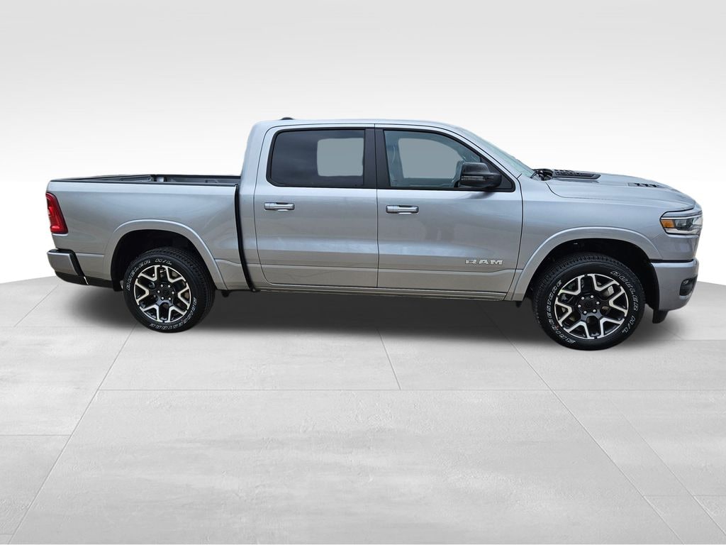 New 2025 Ram 1500 LARAMIE CREW CAB 4X4 5'7 BOX Pickup