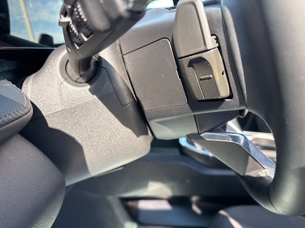 2025 Chevrolet Equinox LT - Photo 22