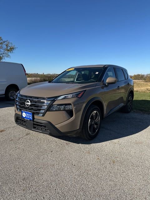 2024 Nissan Rogue SV photo 2